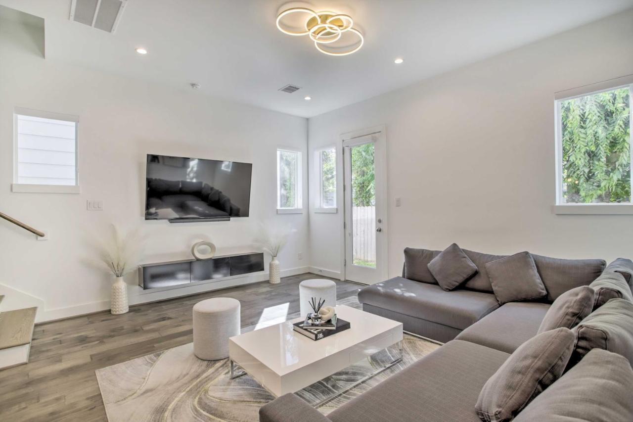 Newly-Built Luxury Galleria Area Townhome! Хюстън Екстериор снимка