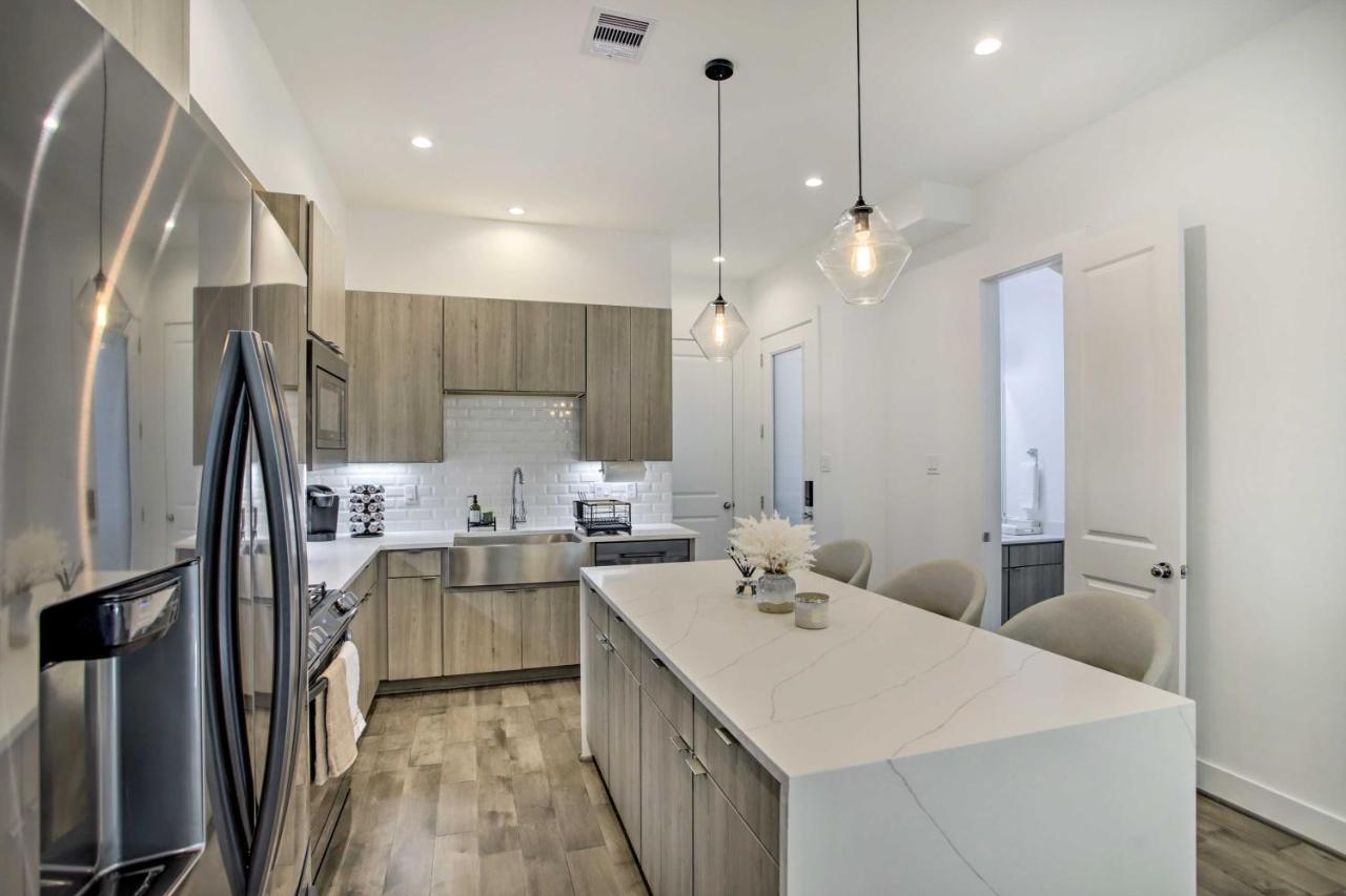 Newly-Built Luxury Galleria Area Townhome! Хюстън Екстериор снимка