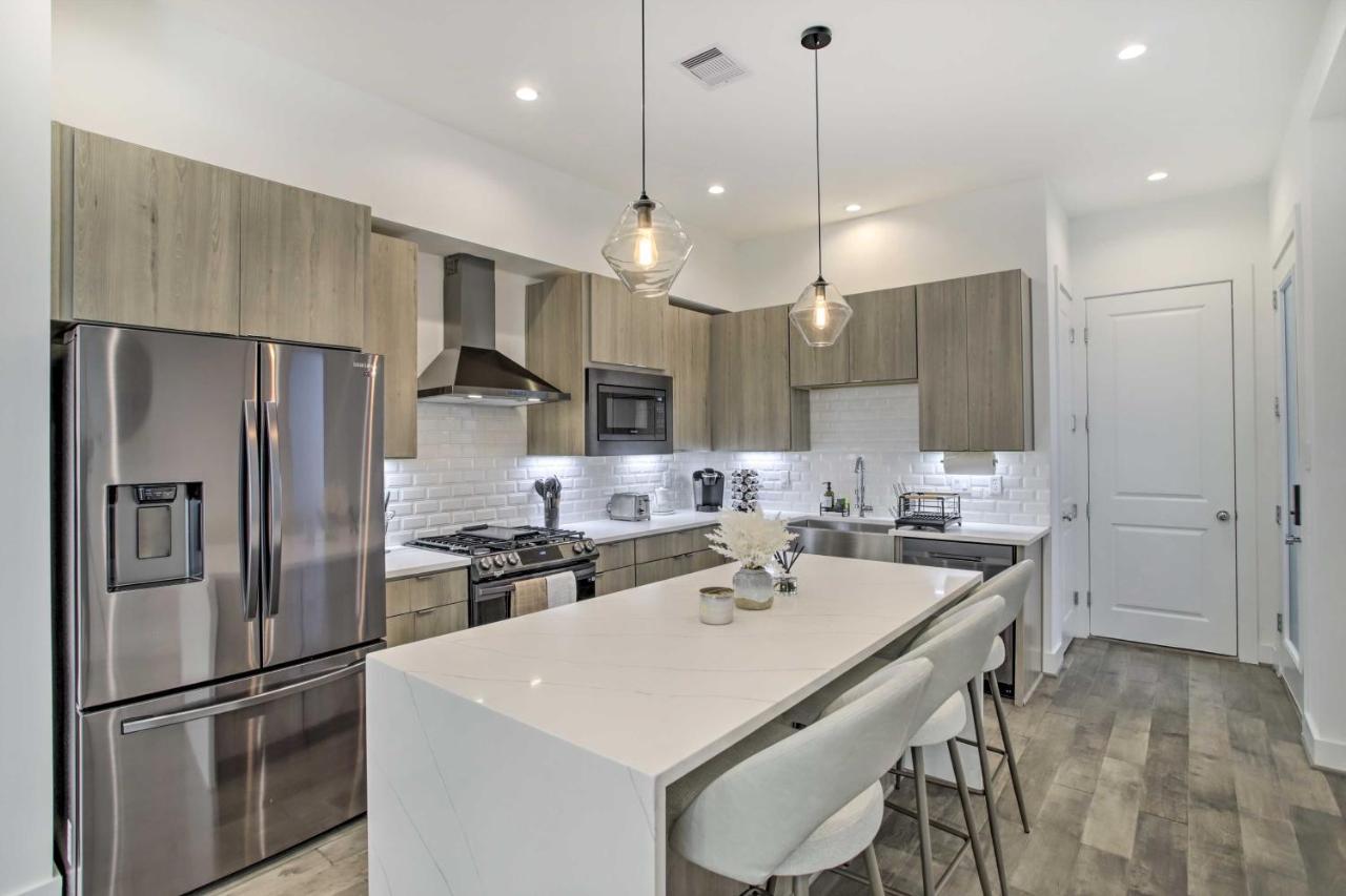 Newly-Built Luxury Galleria Area Townhome! Хюстън Екстериор снимка