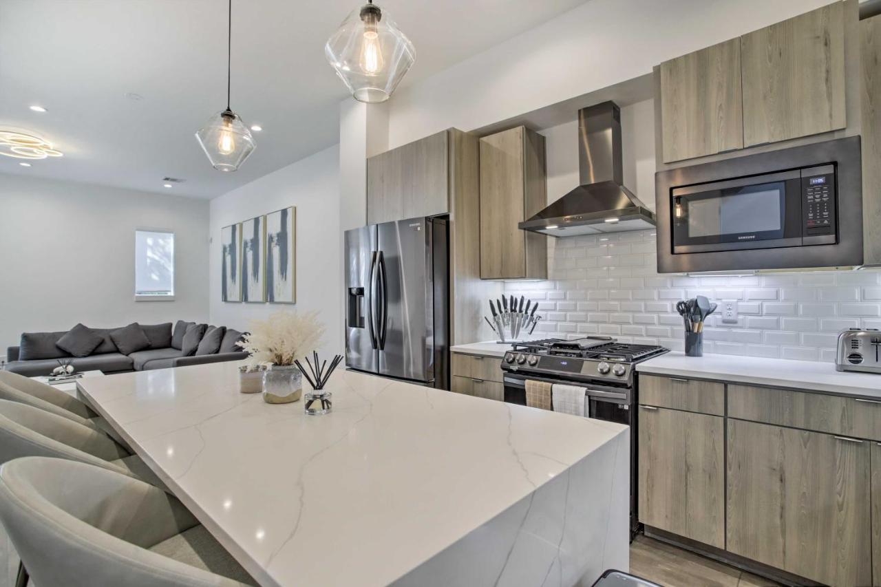 Newly-Built Luxury Galleria Area Townhome! Хюстън Екстериор снимка
