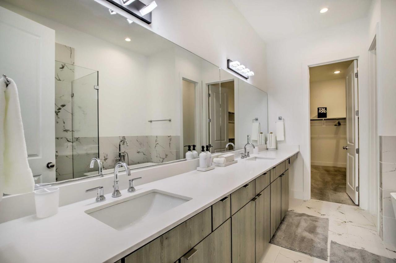Newly-Built Luxury Galleria Area Townhome! Хюстън Екстериор снимка