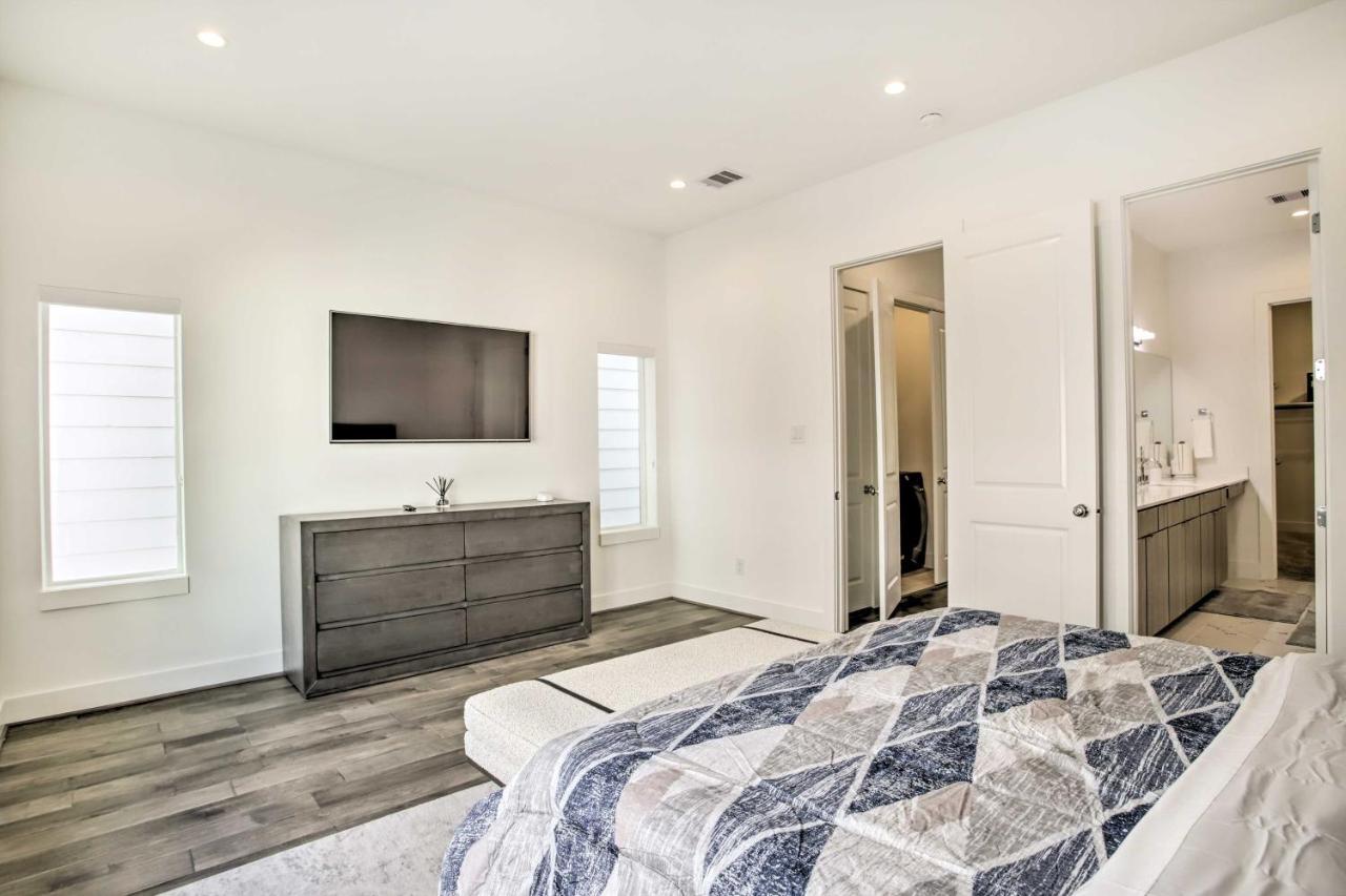 Newly-Built Luxury Galleria Area Townhome! Хюстън Екстериор снимка