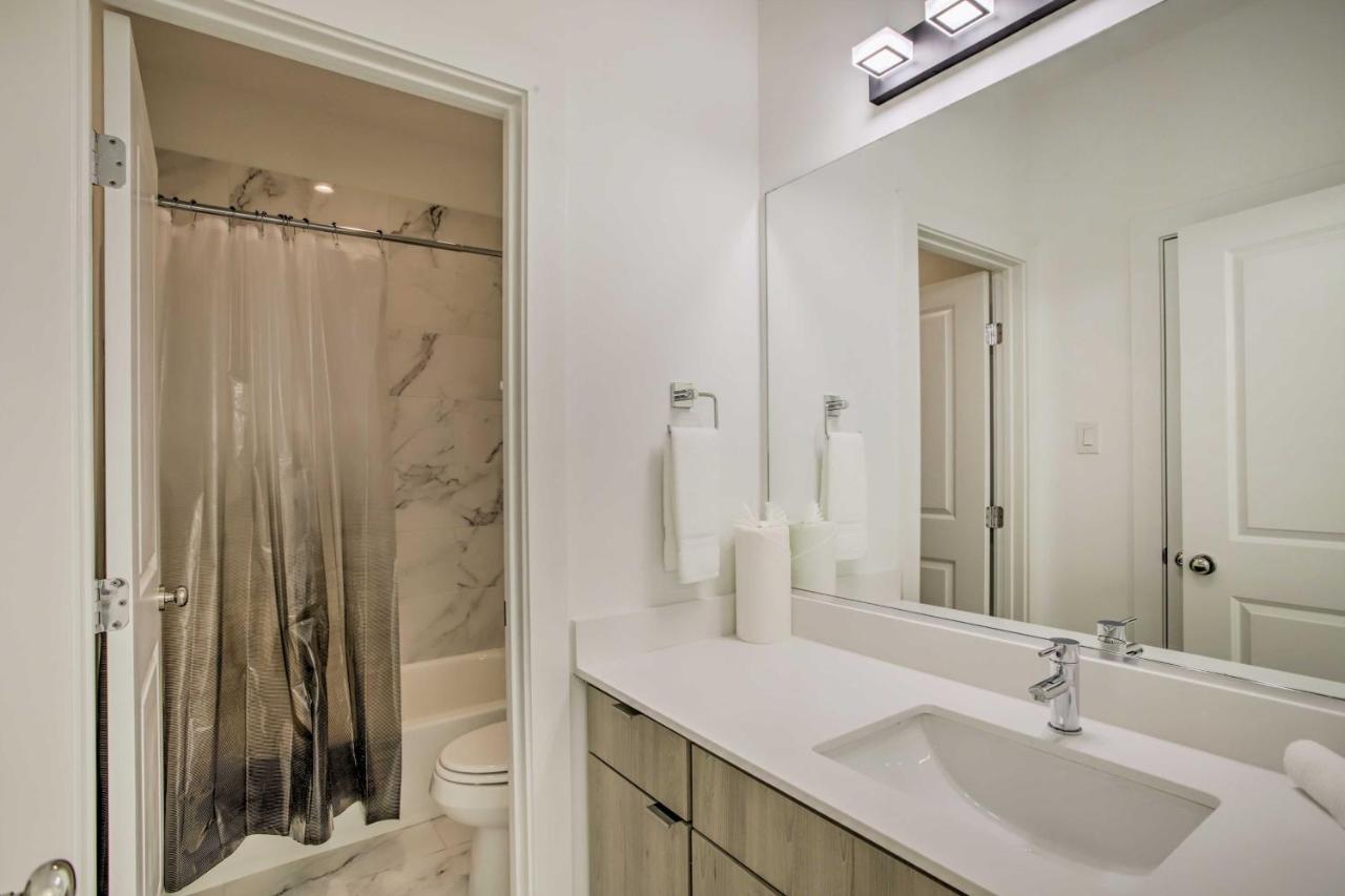 Newly-Built Luxury Galleria Area Townhome! Хюстън Екстериор снимка