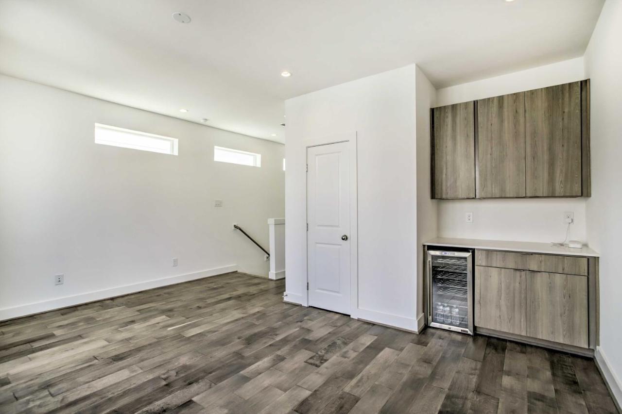 Newly-Built Luxury Galleria Area Townhome! Хюстън Екстериор снимка